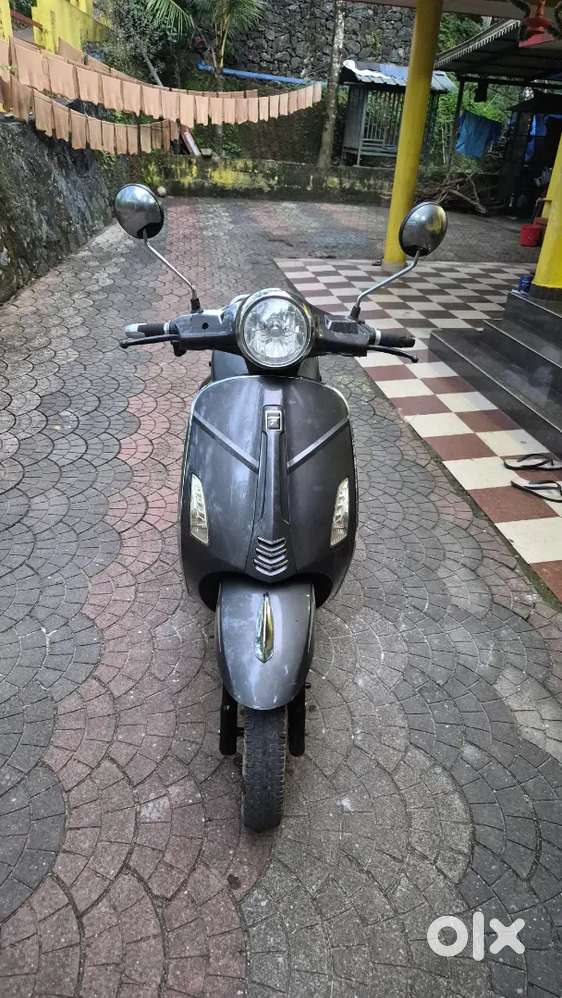 Good Running Condition E plut.Electric Scooter for cheap Rate.21500 Rs