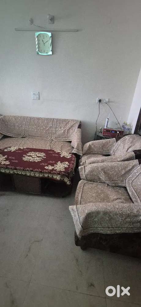 5 seater Sofa set 3+2 and table