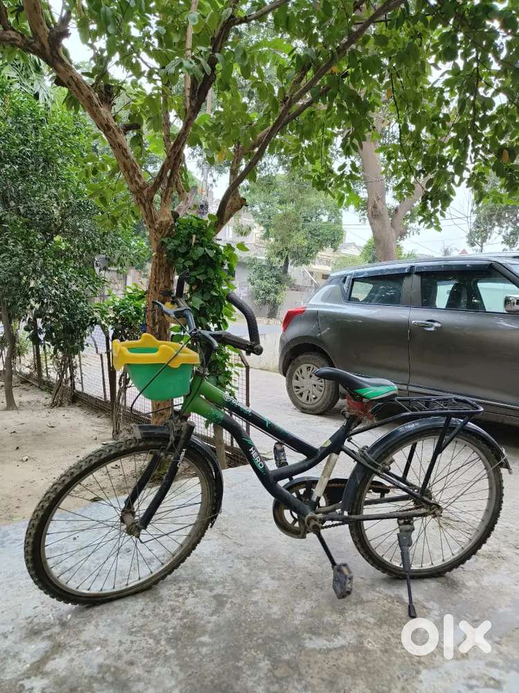 Black green cycle with basket, back seet