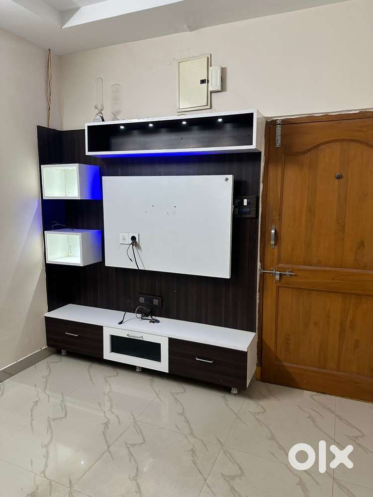 2bhk semi furnished flat for rent with chimney, tube lights, Iron Alma