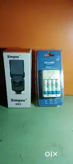 Flashgun with charger battery