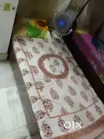 Guest house me pg k liye bed available