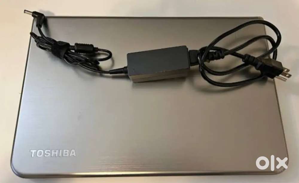 Toshiba i7 Laptop With laptop bag