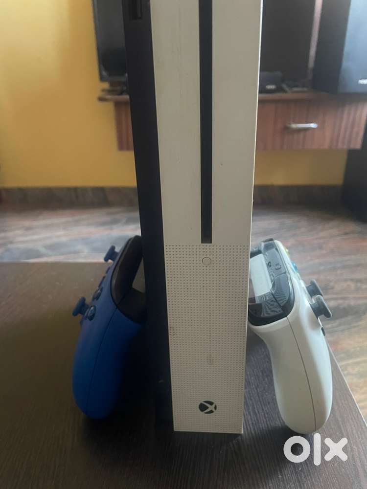 Xbox OneS 1TB with 2 controllers