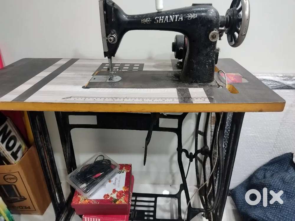 Sewing Machine with motor and stand