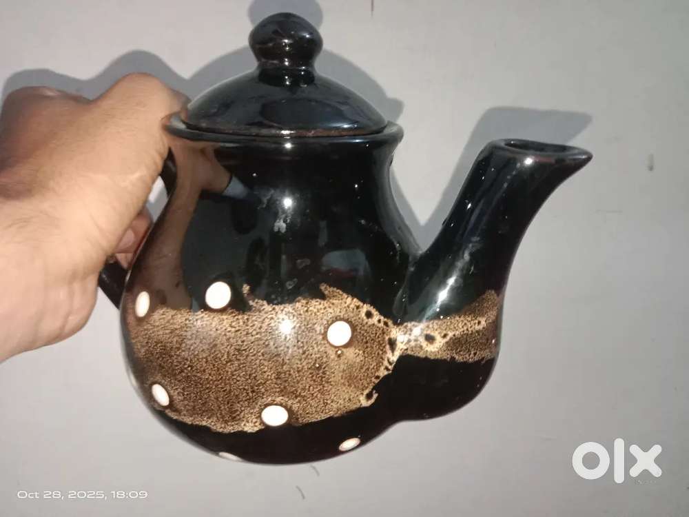 Kettle and cups set 6 pieces of Black and white combo