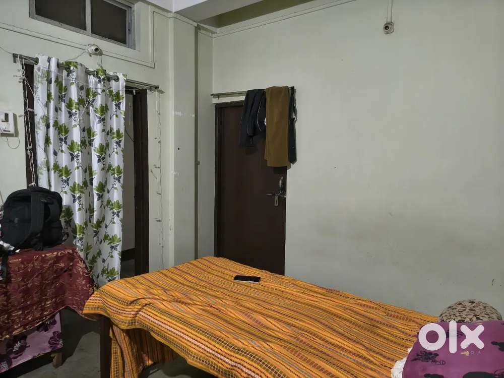 Rooms with attached bathroom available