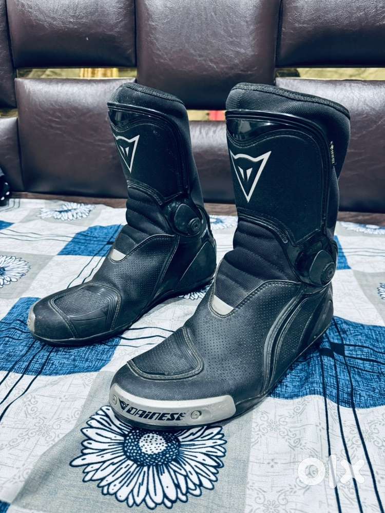 Dainese riding boots , alpine stars carbon fibre gloves
