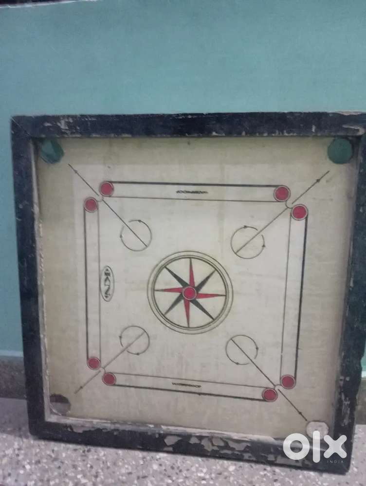 Carrom board