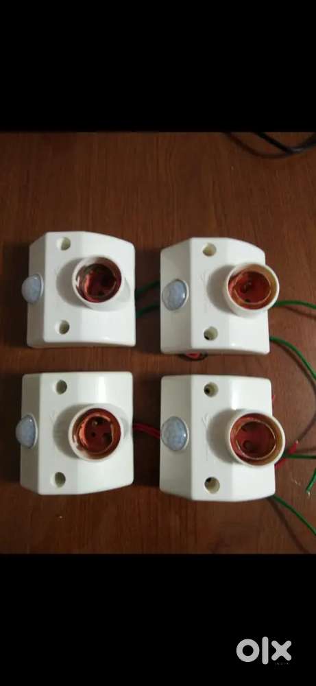 Automatically smart holder lights on and off