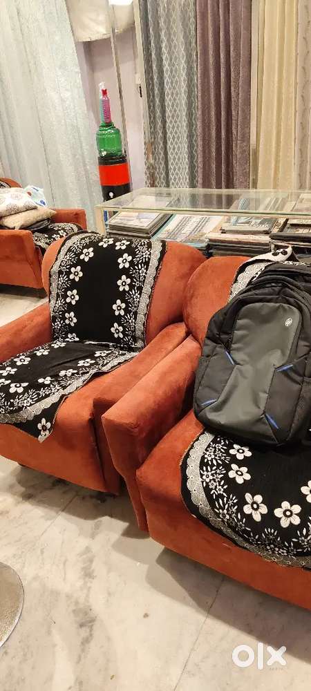 New branded sofa available for sell 5 seater sofa
