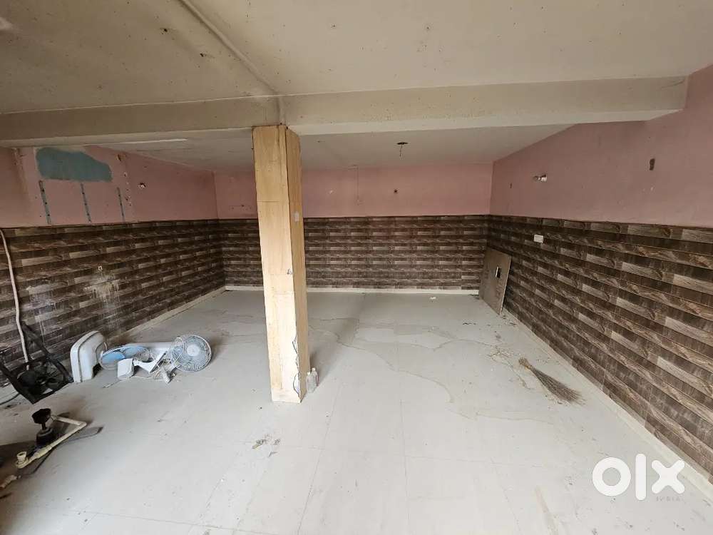 500 sqft area Shop for rent