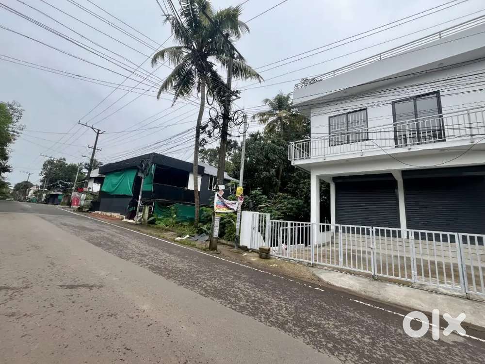 3000 SQFT COMMERCIAL BULIDING FOR SALE AT KAKKANAD THUTHIYOOR