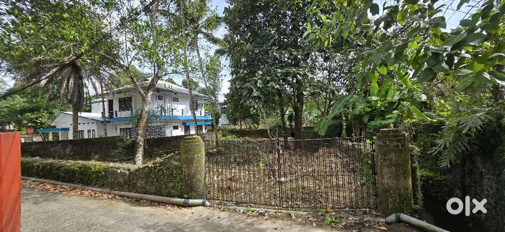 7. 5 cent gated property for sale