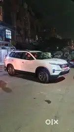 Tata Safari Pure Plus S AT 7-Seater New | 2,000 km Driven | Dec 2024