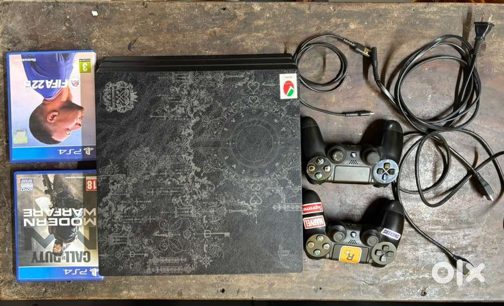 Ps4 with two controllers