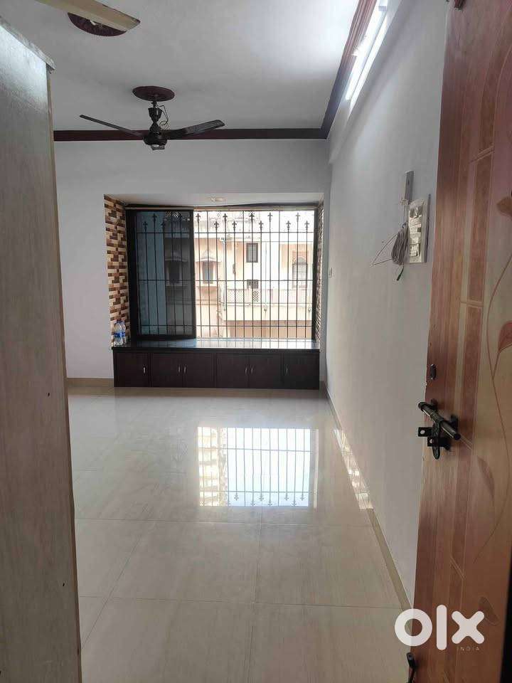 15 min Bkc  UnFurnished 2 Bhk Flat Rent Kurla Bachelor most welcome