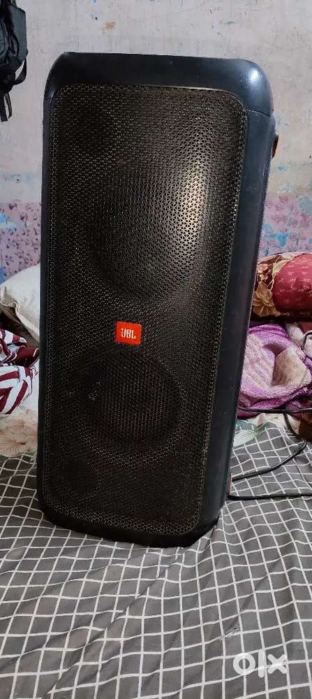 JBL PartyBox 300 - Bluetooth Speaker