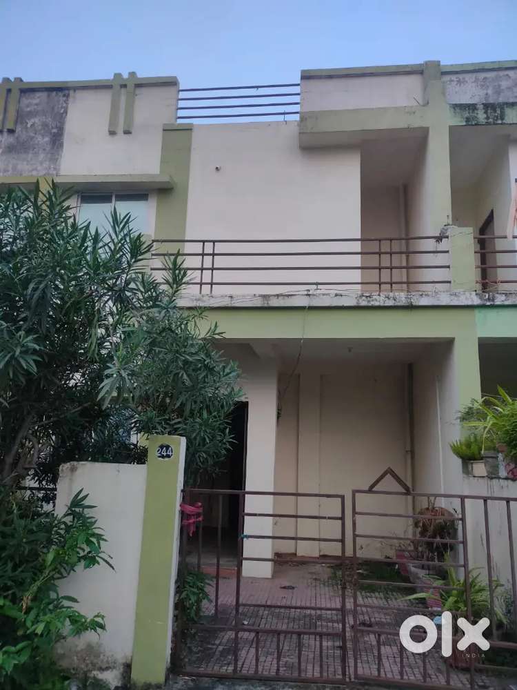 Independent duplex house with car parking