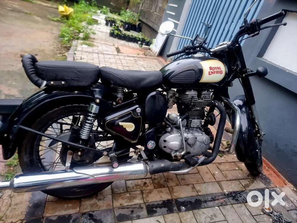 Royal Enfield Classic 350 well maintained, barely used.