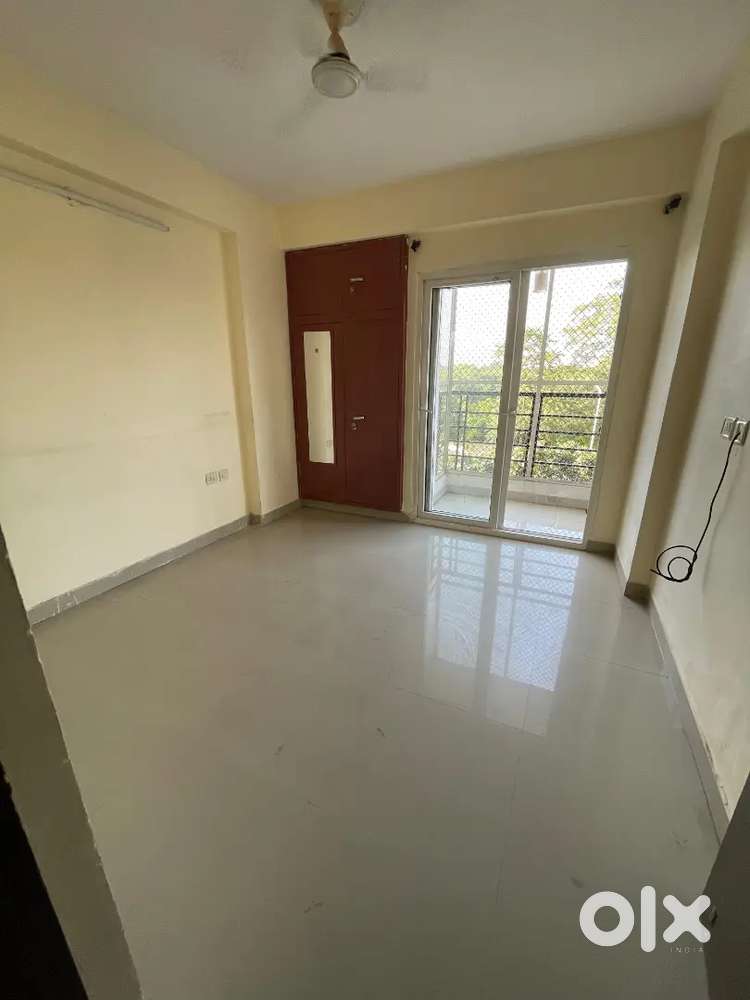 Cozy - 1BHK + small room (Semi-furnished) flat for Rent !