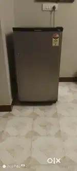FrSmall fridge