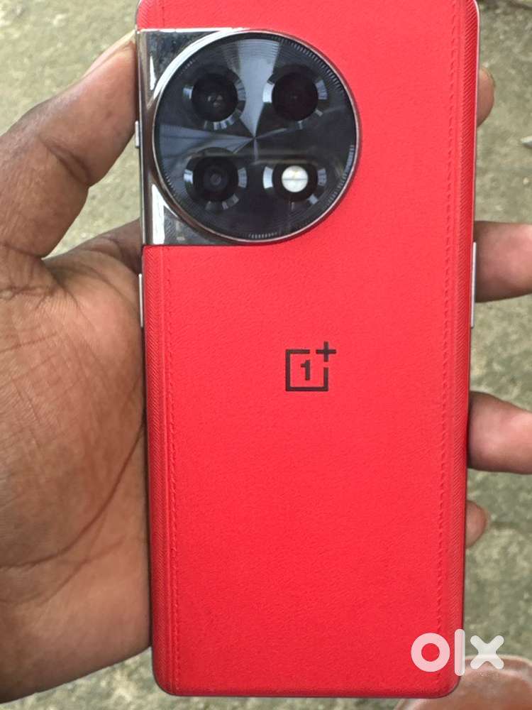 Mint Condintion.  8gb 128gb.       8Month Old Bill Box Charger All ori
