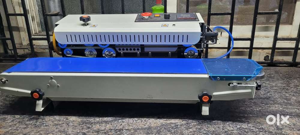 Nitrogen air flushing packaging machine