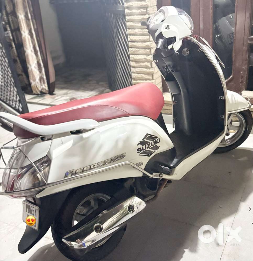 Access nov moth 2016  engine bilkul ok single hand good condition