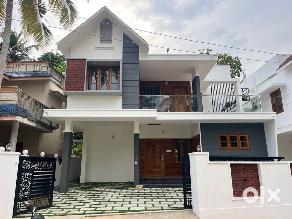 New Look Modern Posh House Mannanthala Near