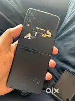 Flip 3 5G back tuta hai baki phone shi chlta ha
