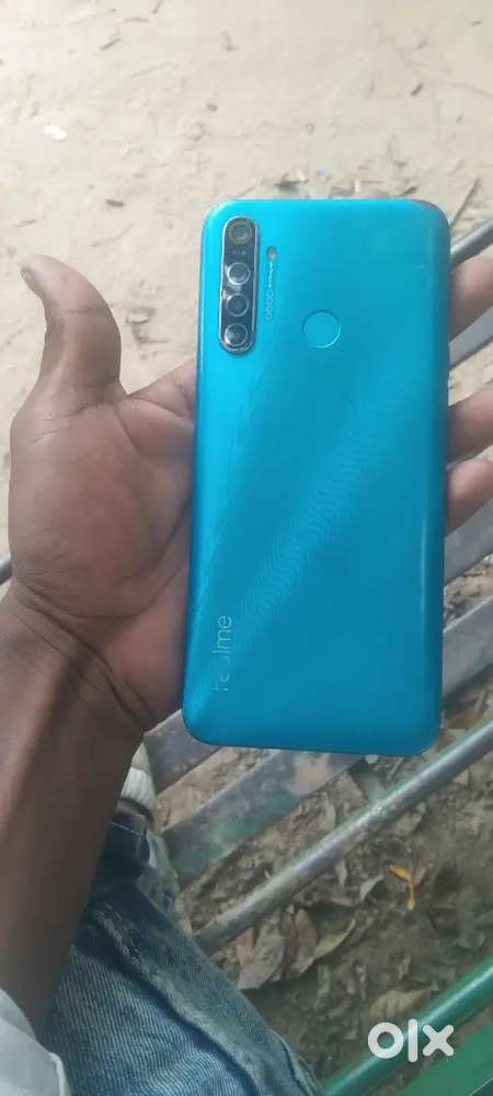 REALME 5i 4G 4 RAM 64 INTERNAL STORAGE