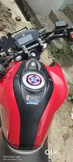 Fzs red 2021good condition no problems money argent