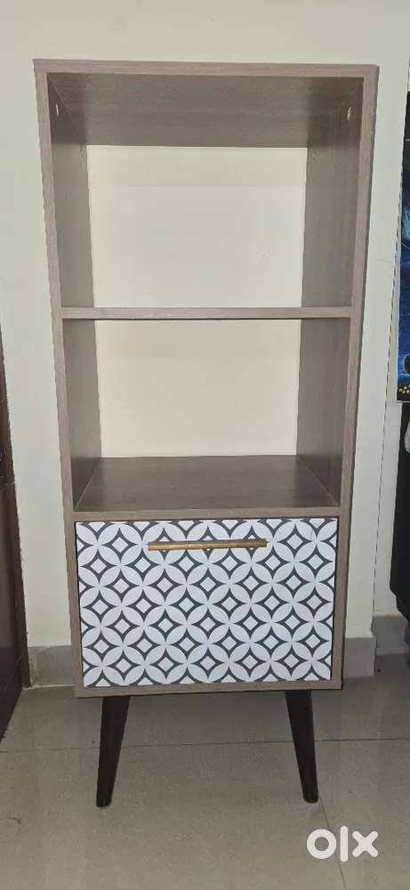 Decorative book shelf