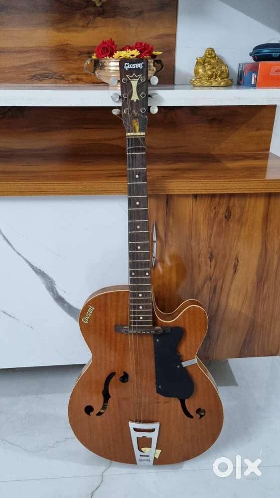 Givson G-215 Special Acoustic Guitar