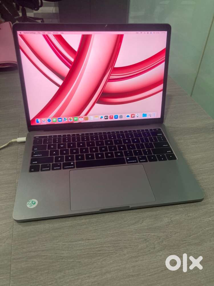 Apple MacBook Pro 13inch i5 2017 A1708 Patch seems in Black Display
