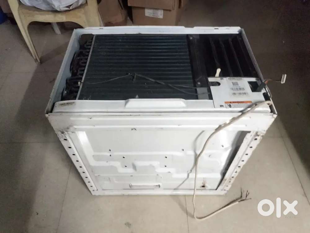Lloyd AC 1.5 ton