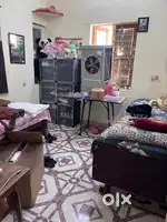 Ek room khali hai 4000 ka hai tilak nager nehru chok me