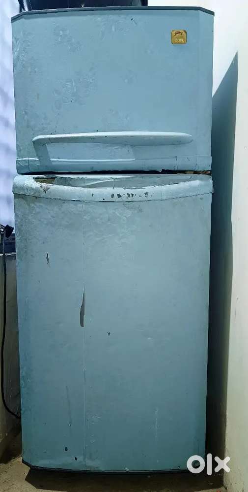 Double door refrigerator