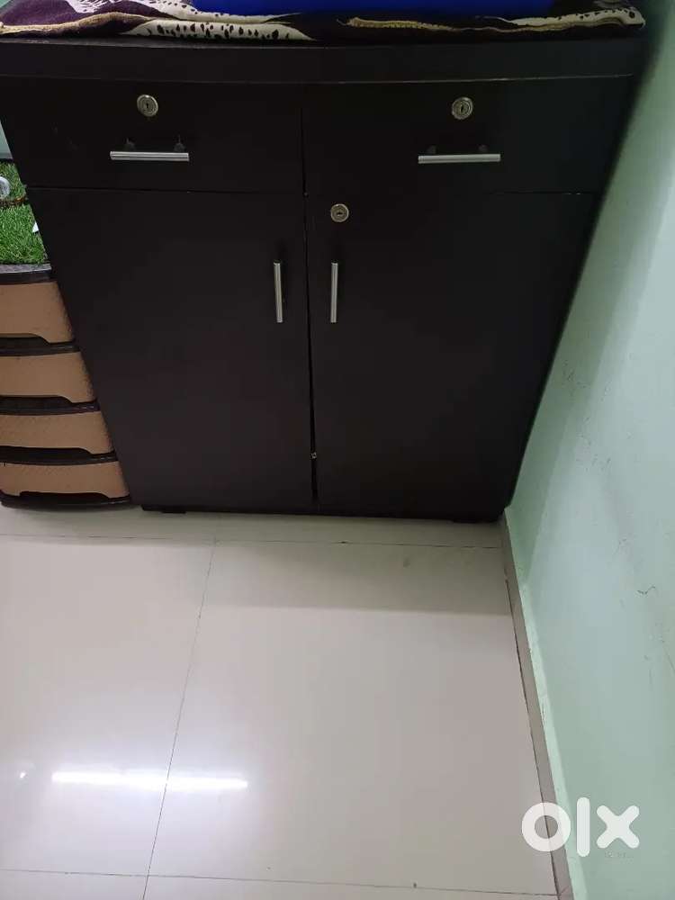 Dining table and drovar
