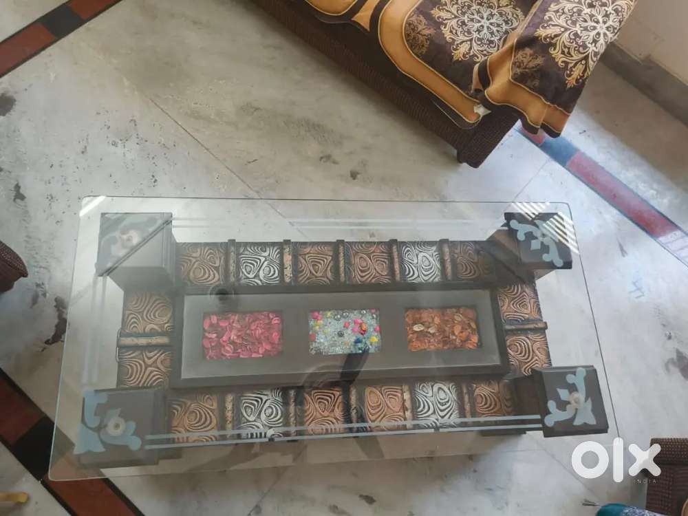 5 seater sofa set with center table