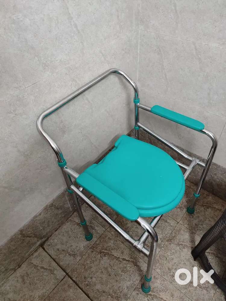 Toilet chair