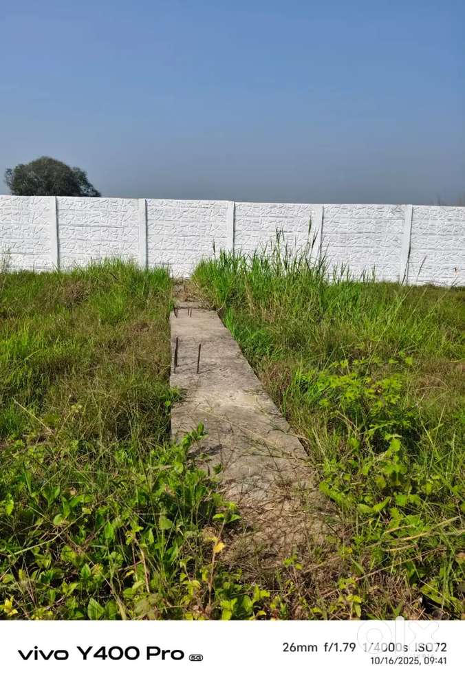 सर मेरा सिक्स लाइन पर बहुत ही शानदार प्लॉट है