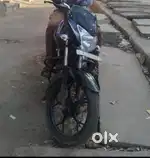 Bajaj discover 100 cc bike h .bahut achi condition m kam chali Hui hai