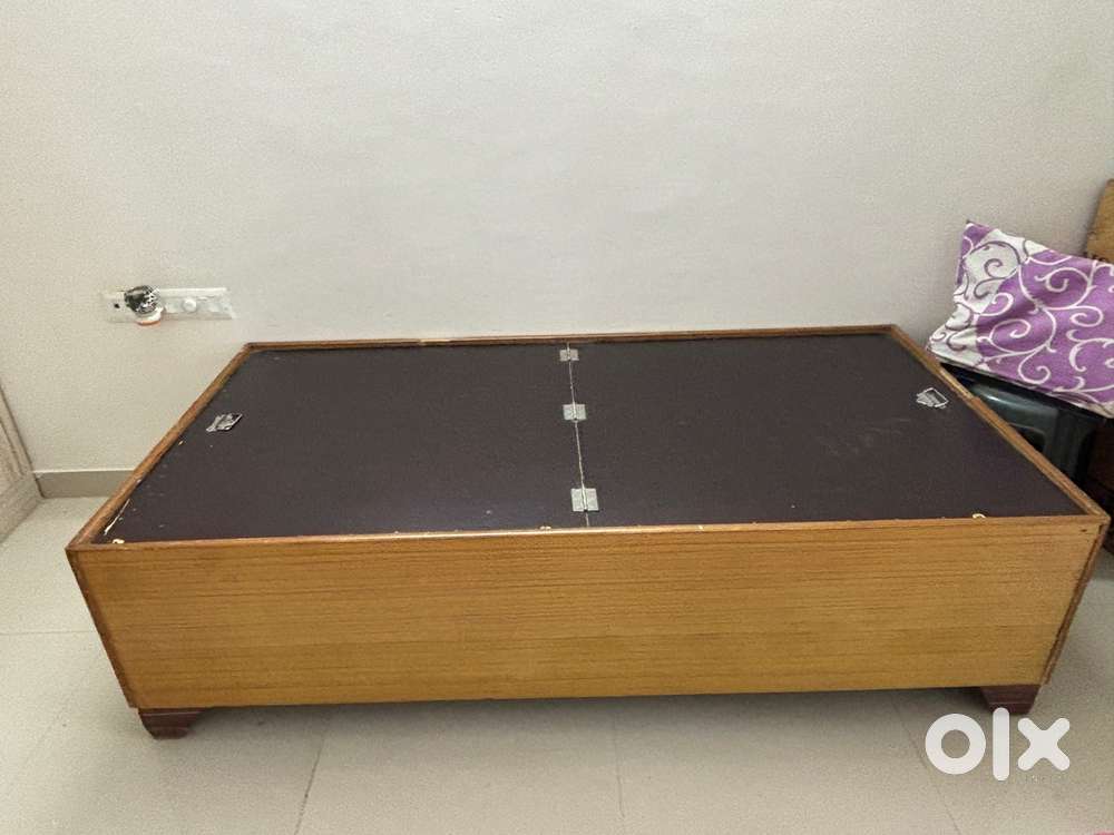 Diwan/ Single bed with big storage