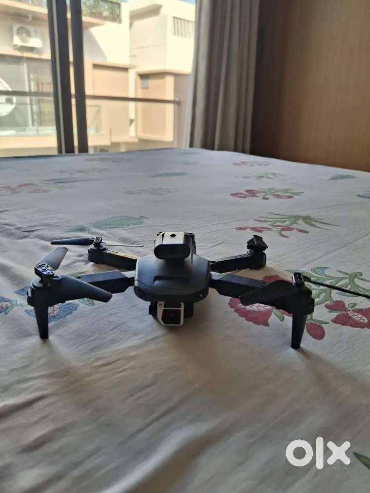 Drone with HD videos and photos with the battery backup of 18 minutes.