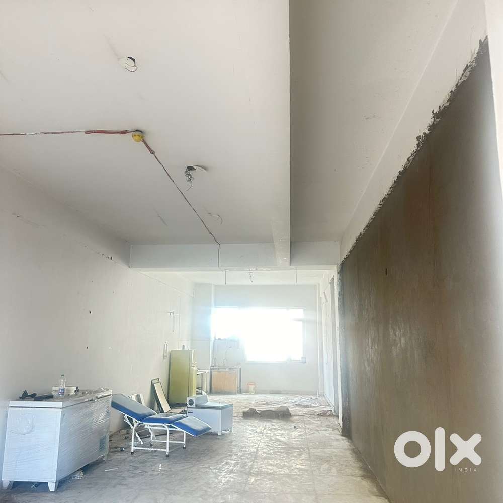 SHOWROOM SALE ( 920 sq ft )  46 Lac