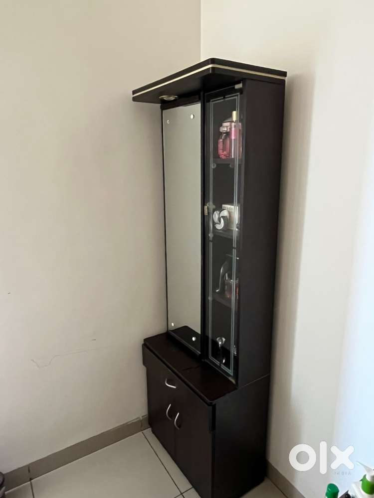 Wooden dressing table with multiple storage