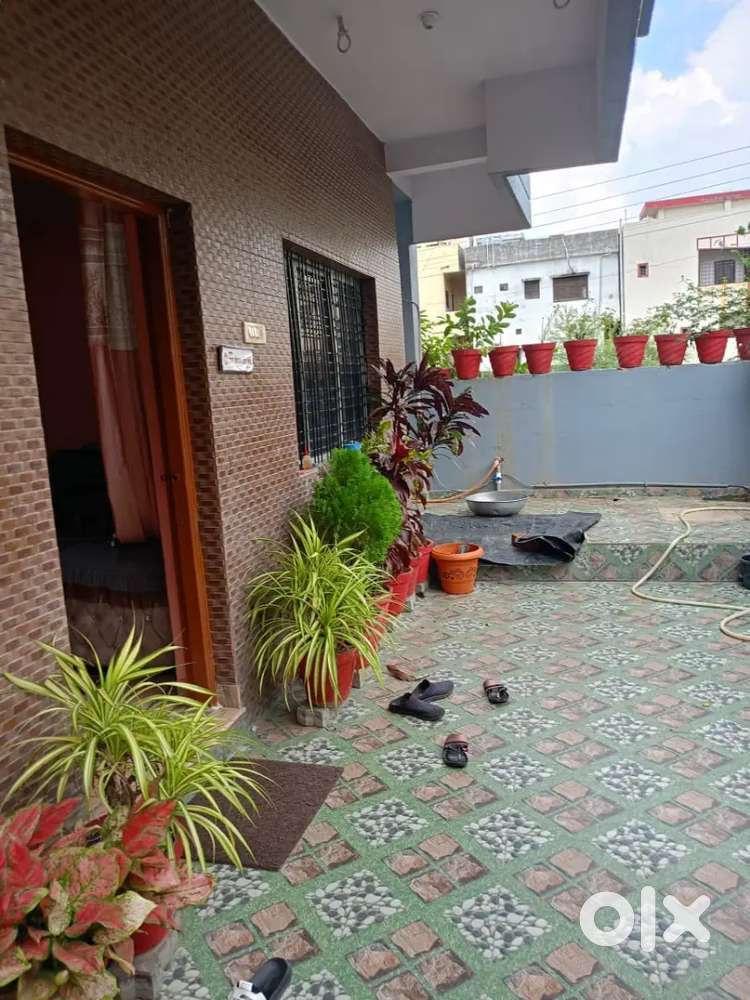 Singel room available for girls and boys with sharing option