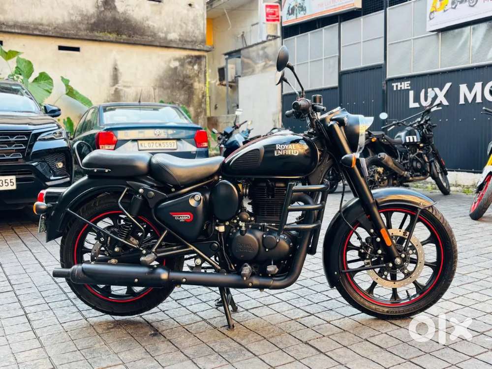 2024 stealth black 350 only 10000 kms